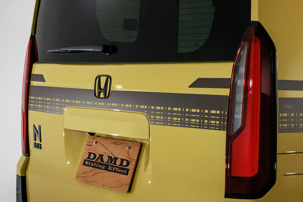 angie３面ボディデカール２