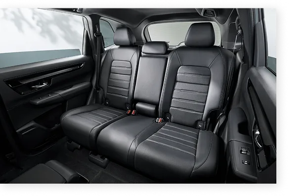 CR-Vの後部座席：足を伸ばしてゆったりとくつろげる、クラス最大級の広々とした足元スペース