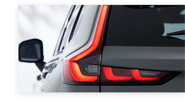 CR-Vのリア：一目でCR-Vと分かる、進化した伝統の縦型LEDコンビネーションランプ