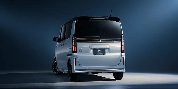 N-BOX CUSTOM 背面