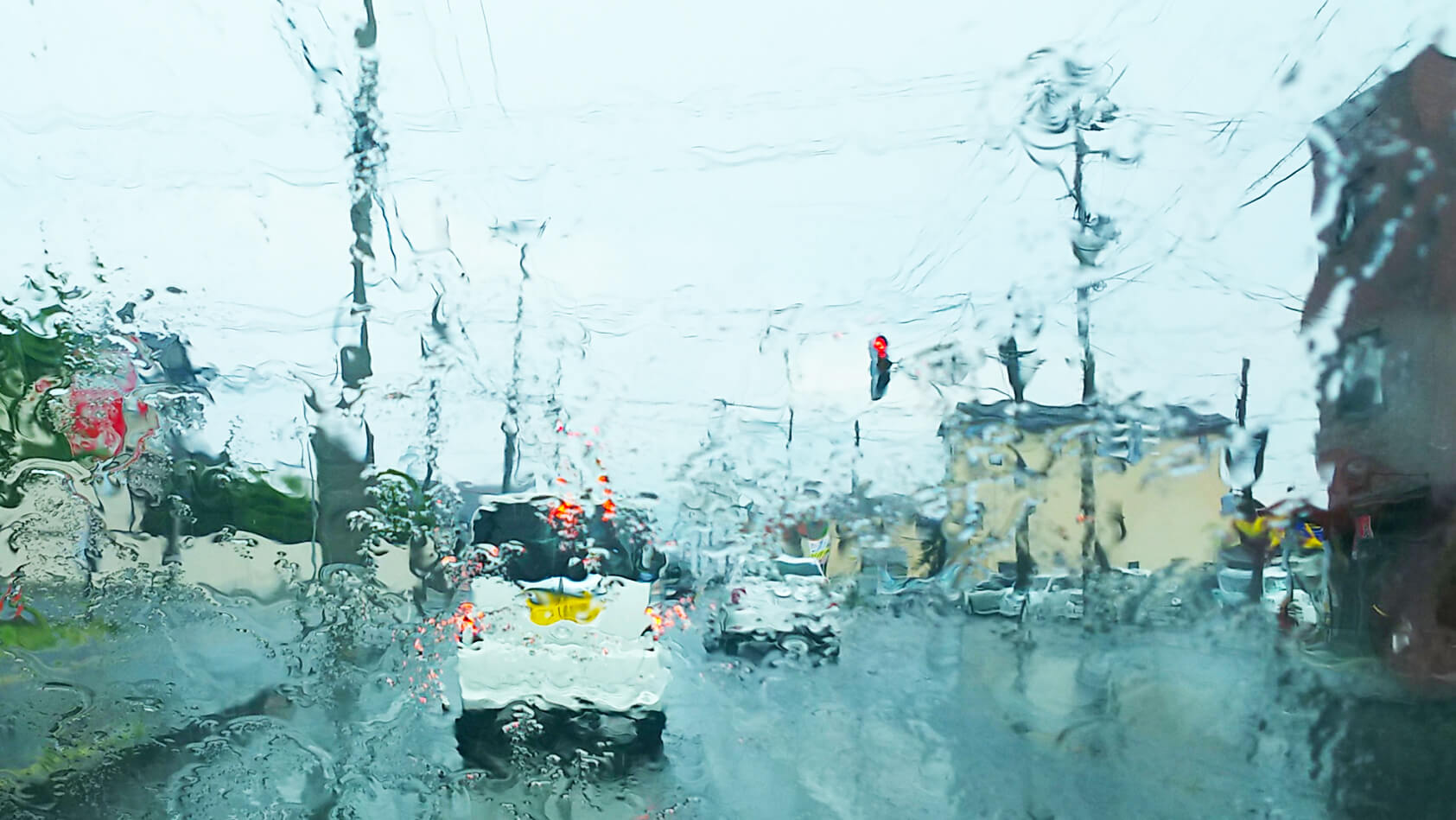 視界クリアで安心ドライブ！お得なワイパーゴム交換キャンペーン実施中！