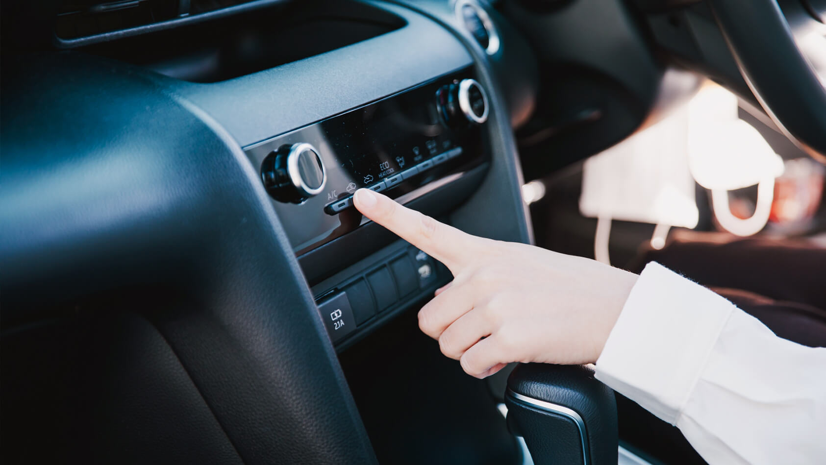 冬こそ要チェック！この時期のカーエアコンには○○がたくさん？！